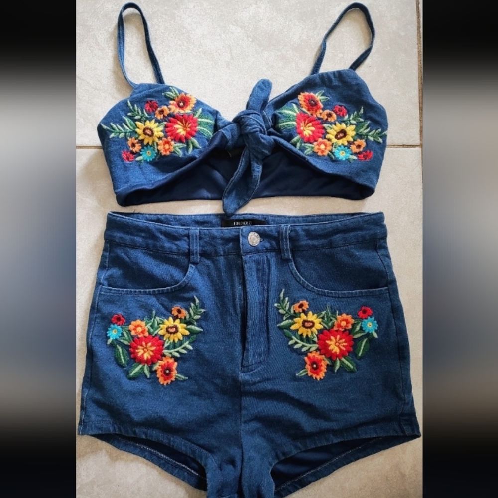 Forever 21 Blue Floral Embroidered Set